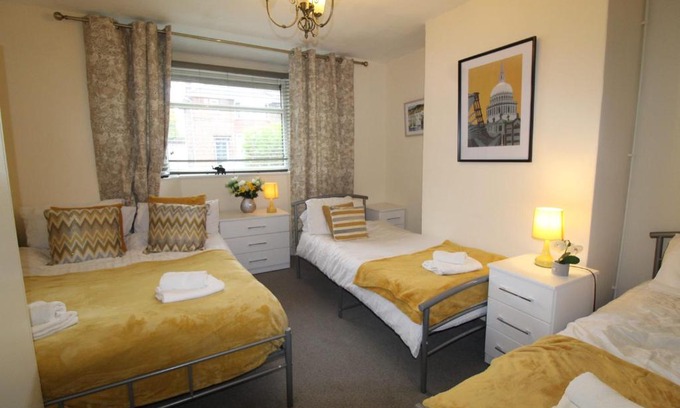 High Hazels House | Family-Friendly Stay at Clifton House: Rated 9/10 by Guests