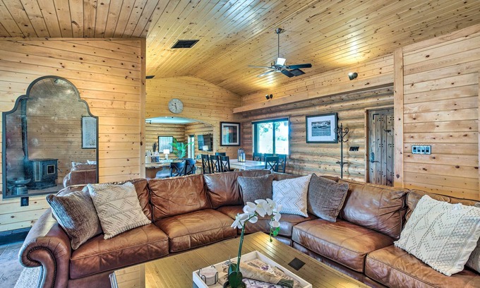 Clifton Cabin | Clifton Retreat: Scenic Mountain Escape with Spa & Breakfast