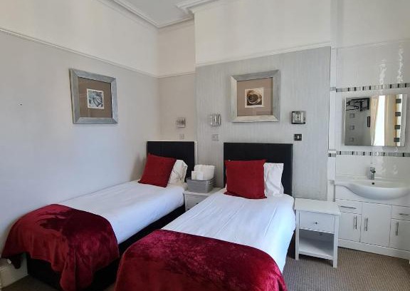Southport Bed & Breakfast | Discover Clifton Villa in Southport - 4-Star Guest Delight