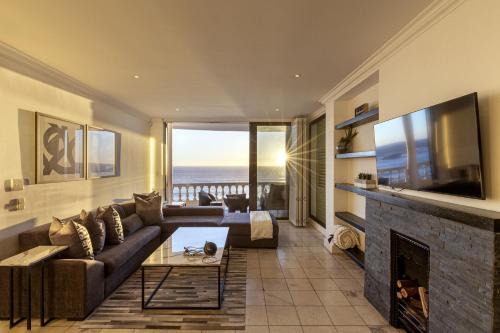Clifton Apartment | Beachfront Bliss at Clifton YOLO Spaces - 4-Star Retreat
