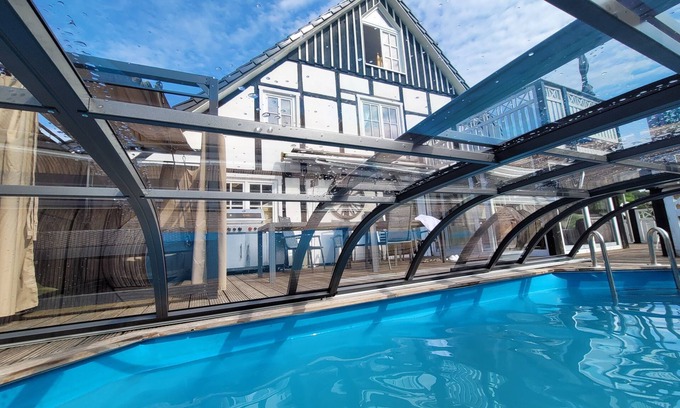Eslohe House | Relaxing Retreat at Eslohe Health Resort with Pool & Spa