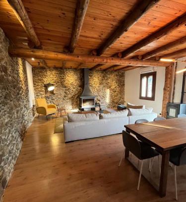 Figols i Alinya House | Explore Climb Catalunya Figols: Ideal for Family and Pets