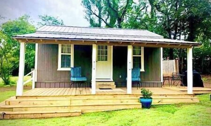 Clinton Cabin | Tranquil Retreat at Clinton Cabins #1 - Rated 10/10