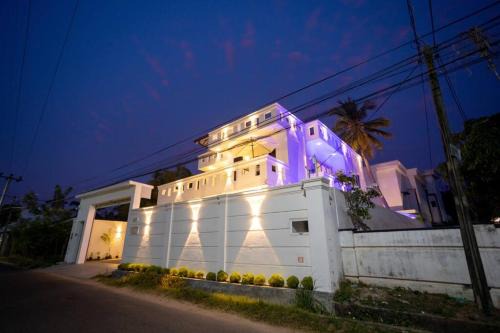 Negombo Villa | Relaxing Clintonvilla with Pool, Minutes from the Airport