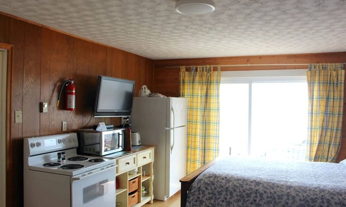 Pocologan Hotel | Beachfront Bliss at Clipper Shipp Beach Motel - 9.4/10 Rated
