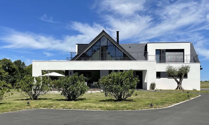 Clohars-Fouesnant House | Ideal Family Retreat in Clohars-Fouesnant with Ocean View