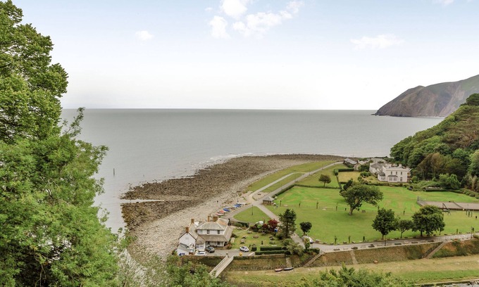 Lynmouth Cottage | Pet-Friendly Clooneavin Apartment 4 with Oceanfront Views