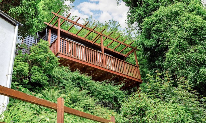 Lynmouth Cottage | Pet-Friendly Clooneavin Chalet with Oceanfront Views
