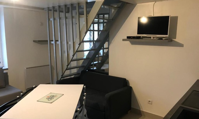 Villiers-Saint-Frederic Apartment | Family-Friendly Comfort at Clos de la Fontaine C Hotel