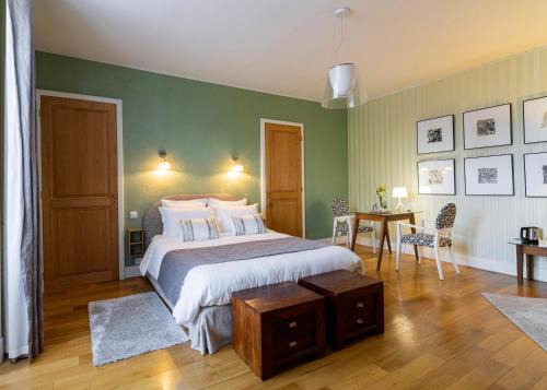Poitiers Bed & Breakfast | Exceptional Stay at Clos des Moulins with Kitchen Amenities