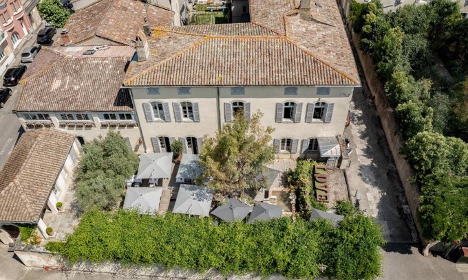 Mirepoix Bed & Breakfast | Pet-Friendly Getaway at Clos des Oliviers - Rated 9.5/10