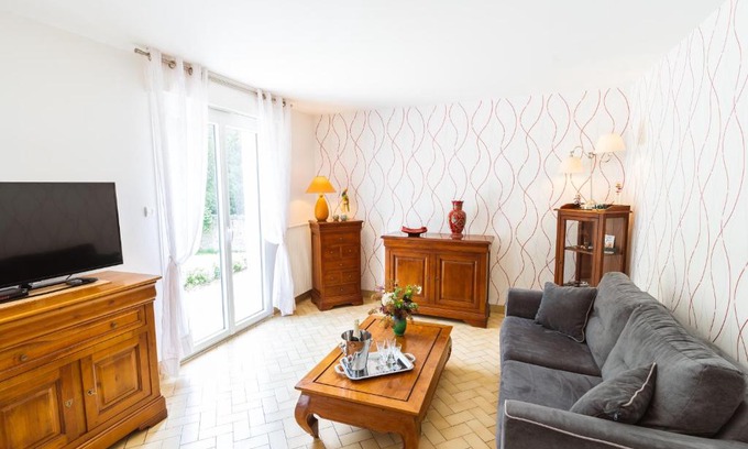 Amboise House | Beautiful Clos Fleuri: Amboise Home with Amazing Gardens