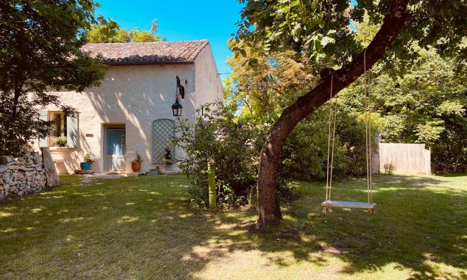 Lugaignac Bed & Breakfast | Explore Clos Labellie - Cozy Gîte in Saint-Emilion