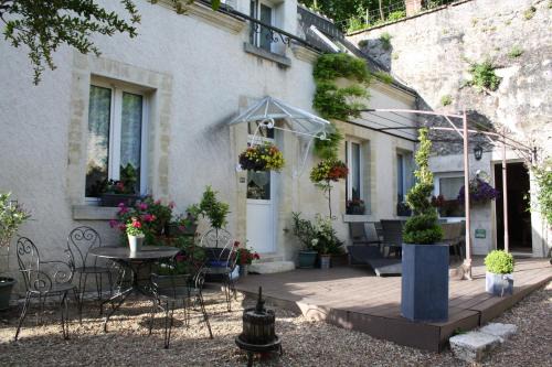 Vouvray Bed & Breakfast | Inviting Clos Mariotte: Pet-Friendly with Breakfast Included