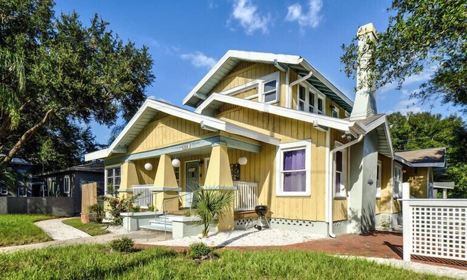 Crescent Lake House | Convenient Getaway Near Downtown and Beach with Bikes