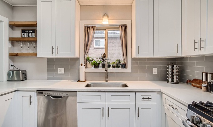 Harvey Park House | Ideal Stay Near Red Rocks and Park Concerts Await!