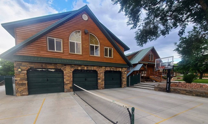 Parowan Cabin | Close to 5 National Parks & Brian Head Ski Resort