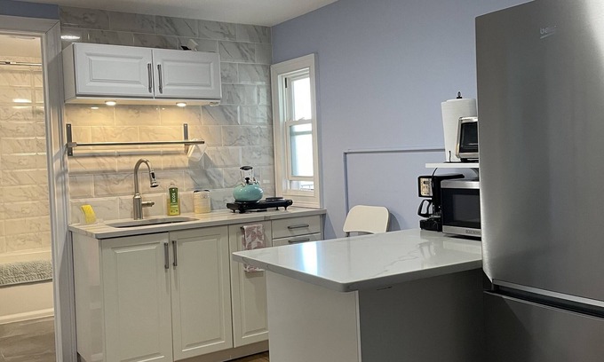White Plains House | Convenient Hotel Near Train to NYC with Family-Friendly Amenities