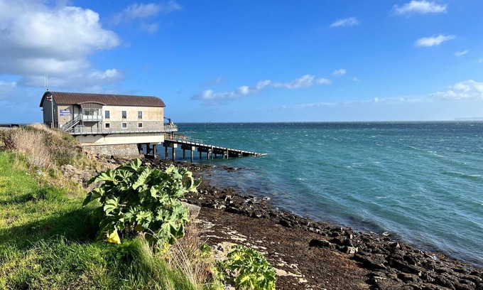 Moelfre House | Close to beach and coastal path with sea and mountain views. Pet friendly!