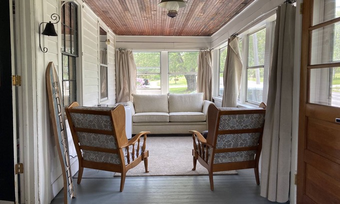 Town of Richmond Cottage | Ideal Getaway Near Beach with Kayaks and Pool Access