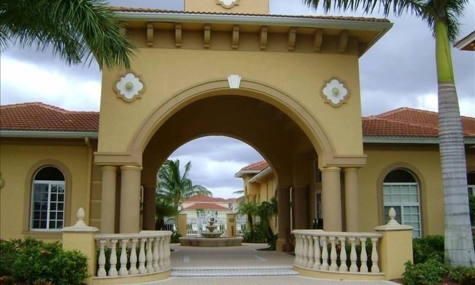 Iona Condo | Close to Beach, Pool, Hot tub, Fitness Room at the Gardens of Beachwalk