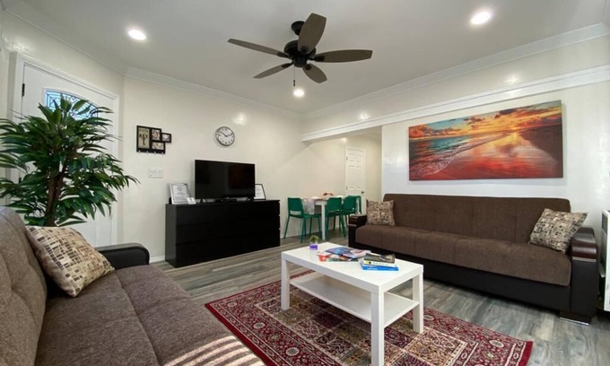 Franklin Apartment | Beachside Escape with Self Check-In & Ocean View Amenities