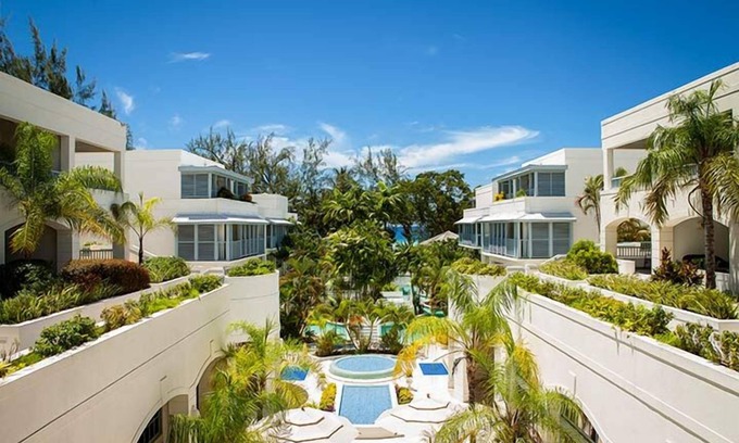 Hastings Hotel | Relaxing Beachside Retreats in Savannah with Balcony Access