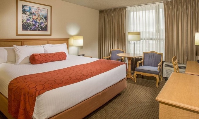 Wilburton Hotel | Relaxing Retreat Near Top Coffee Shops with Pool Access