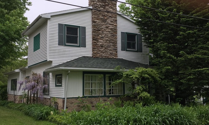 Lake Erie Beach House | Pet-Friendly Hotel Near Buffalo with Ocean Views