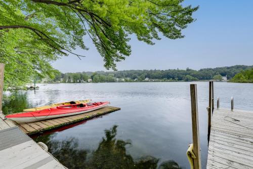Forest Grove Apartment | Cozy Worcester Apartment with Lake Access Near Colleges