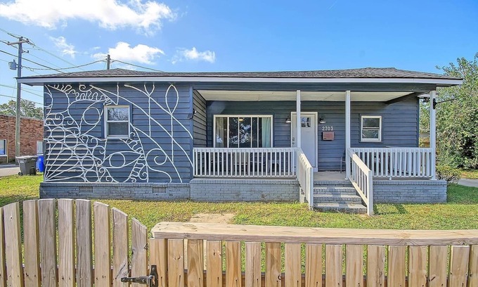 North Charleston House | Convenient 2 Bedroom Retreat Near Downtown Charleston