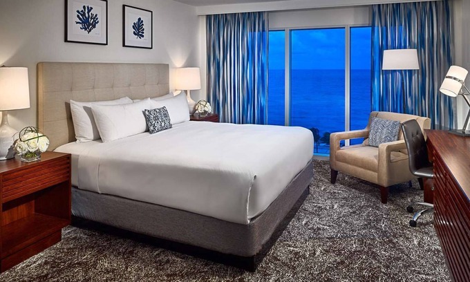 East Fort Lauderdale Hotel | Ocean View Retreat Near Downtown Fort Lauderdale with Pool
