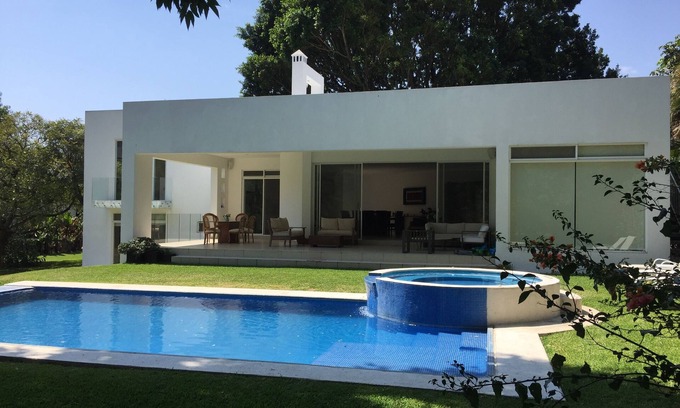 Santo Domingo Villa | Prime Location for 12 Guests with Pool and Spa Amenities