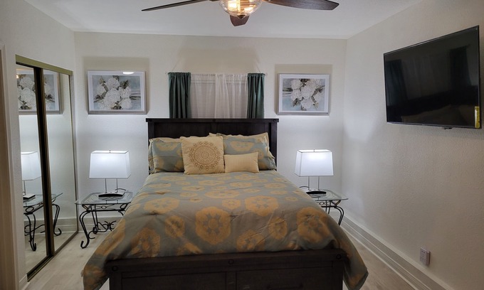 Los Angeles Apartment | Prime Location Near Downtown LA & Sofi Stadium Awaits