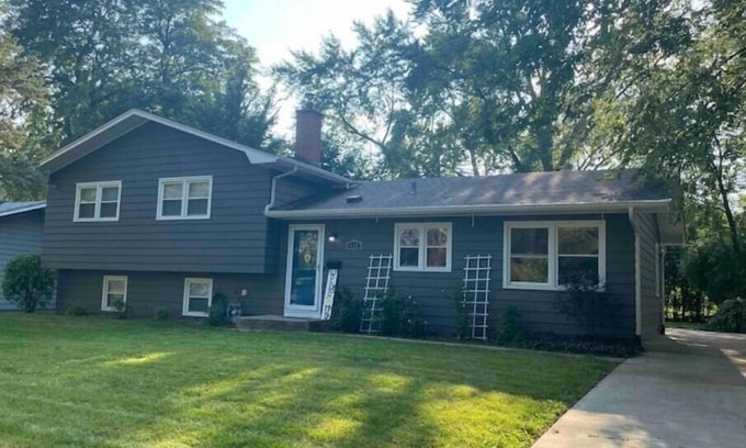 Naperville House | Convenient 3-Bedroom Retreat Near Downtown Naperville