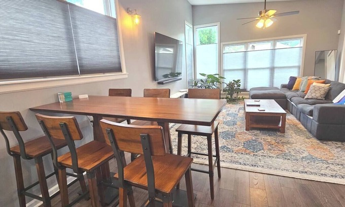 Indianapolis House | Prime Location: Downtown Hotel with Spa & Family Amenities
