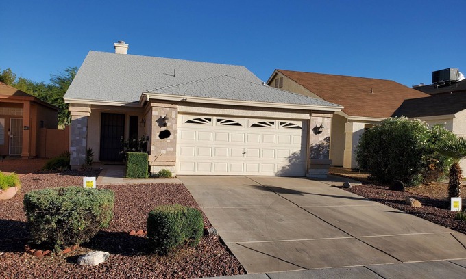 Phoenix House | Convenient Hotel Near Glendale State Farm Stadium & Shops