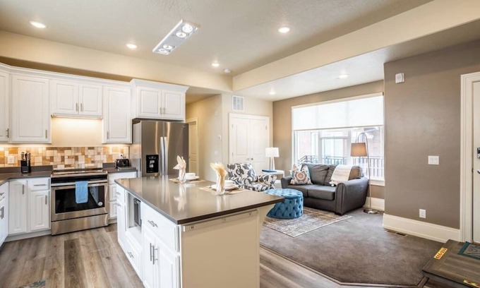 Timp Apartment | Top Rated Downtown Provo Unit 11 with Pool & Spa