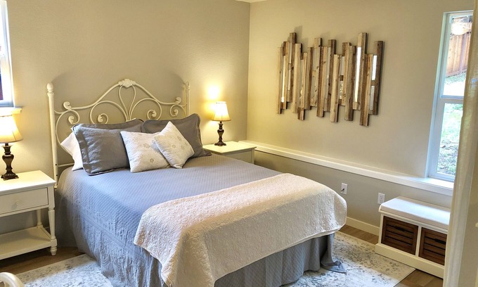 Santa Rosa House | Serene Haven: Your Quiet Escape with Breakfast & Kitchen