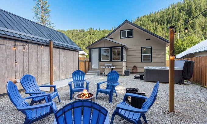 Wallace House | Ideal Getaway Near Hiawatha Tr. with Relaxing Hot Tub
