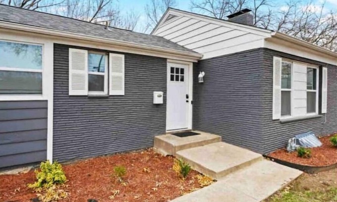 Columbia House | Convenient Stay Near Hospital & Downtown, Sleeps 10