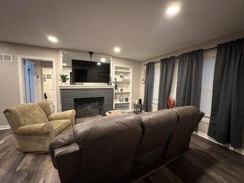 Columbia House | Convenient Hotel Near Hospital and Downtown for Groups