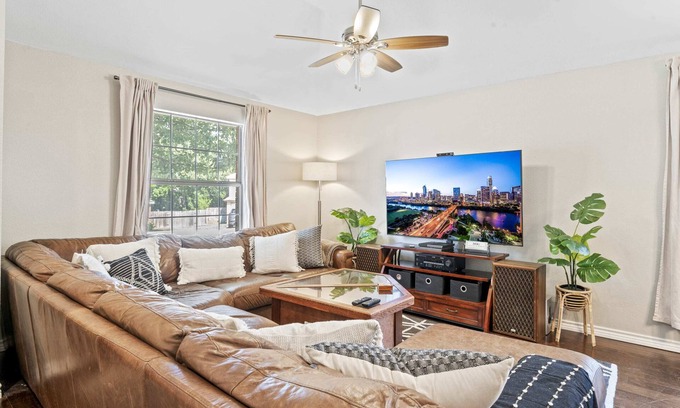 Round Rock House | Convenient Stay Near Kalahari with King Beds & Fast WiFi
