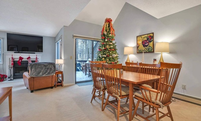 West Hartford Condo | Pet-Friendly 1bd Townhome with Quechee Club Access