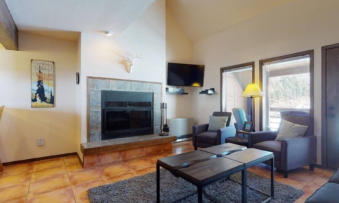Angel Fire Condo | Ideal Ski Retreat: Fireplace, Pool & Scenic Views