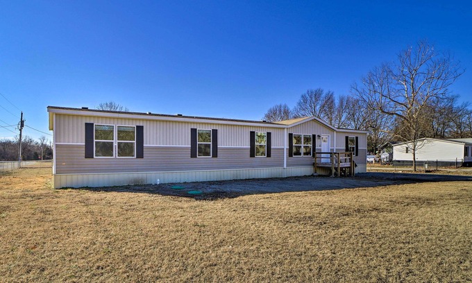 Afton House | Inviting Bernice Home: Pet-Friendly Near Marinas!