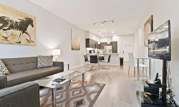 Menlo Park Apartment | Convenient Menlo Park Stay with High-Speed Internet & Pool