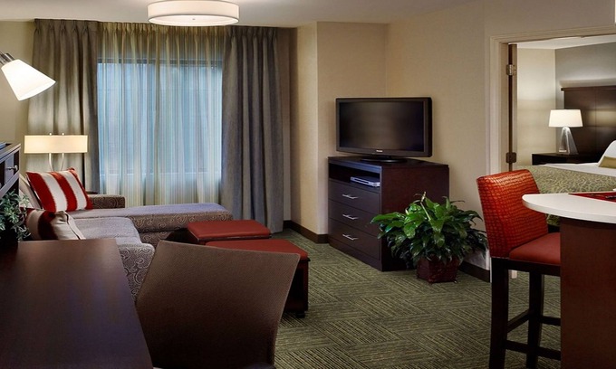 Lanham Apartment | Convenient Hotel Near Metro & Amtrak with Great Amenities