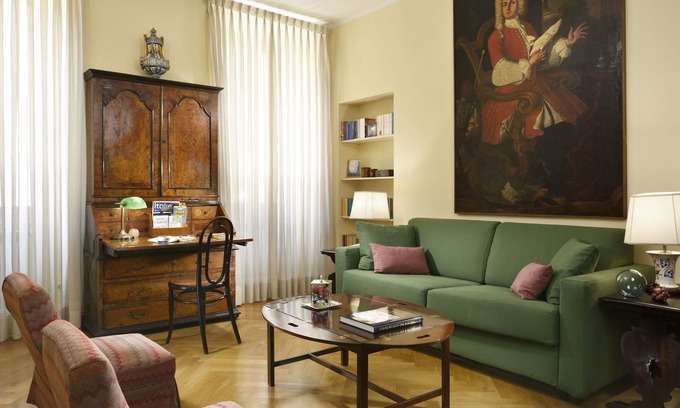 Rione VI Parione Apartment | Exceptional Base Near Navona Square with AC & WiFi