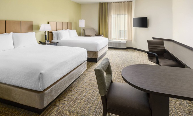 Florida Central Atlantic Coast Hotel | Convenient Hotel Near Orlando Vineland Outlets with Pool!